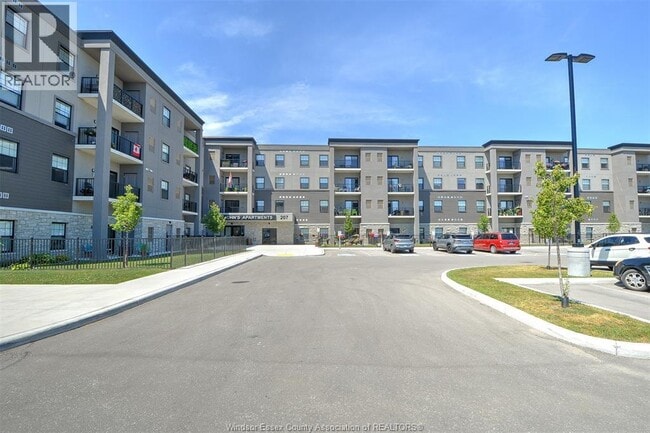 Building Photo - 207 Brock St