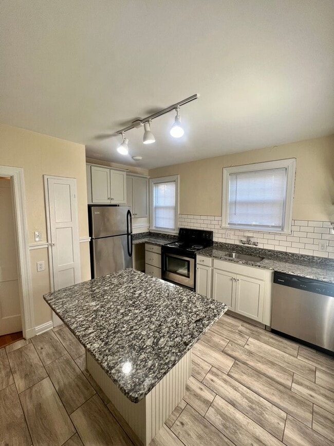 Photo - 4505 W Grace St Apartment