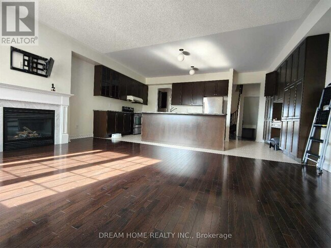 Photo du bâtiment - 10587 Woodbine Ave