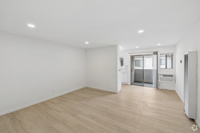 1BR, 1BA - 900SF - Living Room - Warner Manor Apartments