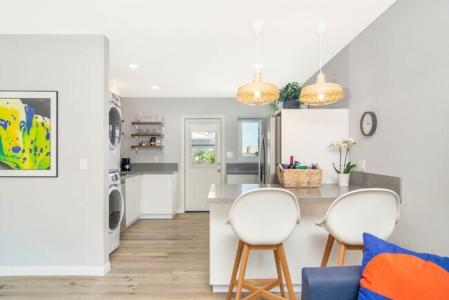 Foto del edificio - Cozy remodeled 2 beds 1 bath apt in Point Loma