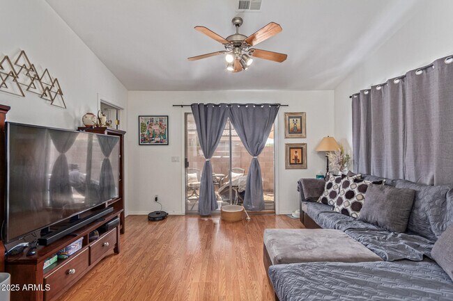Foto del edificio - 1260 S Lindsay Rd