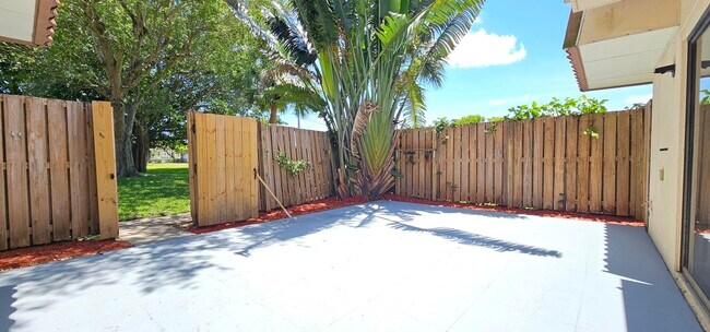 Foto del edificio - 539 Green Springs Pl