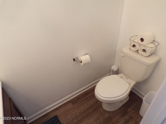 Foto del edificio - 513 Oyster Rock Ln