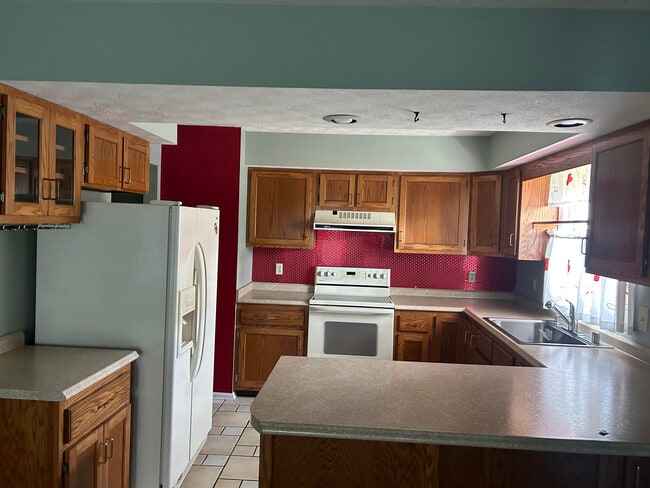 Building Photo - 204 Aqueduct Dr