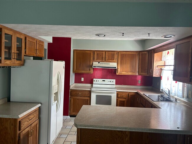 Building Photo - 204 Aqueduct Dr