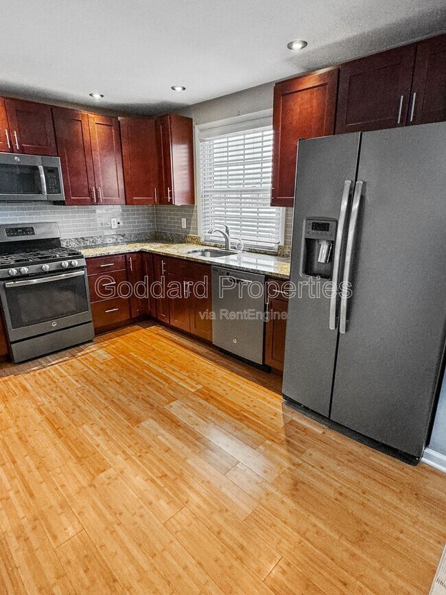 Foto del edificio - 412 Ripplewood Rd