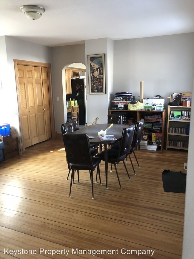 Foto del edificio - 3 br, 3 bath House - 830 E. Fairchild Street