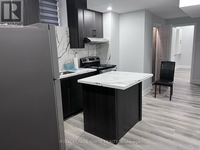 Building Photo - 90 Merlin St