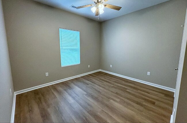 Building Photo - NEW LISITING