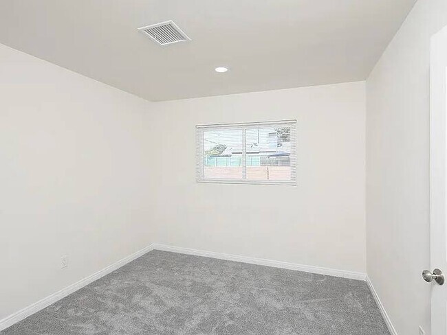 Foto del edificio - 7901 Newcastle Ave