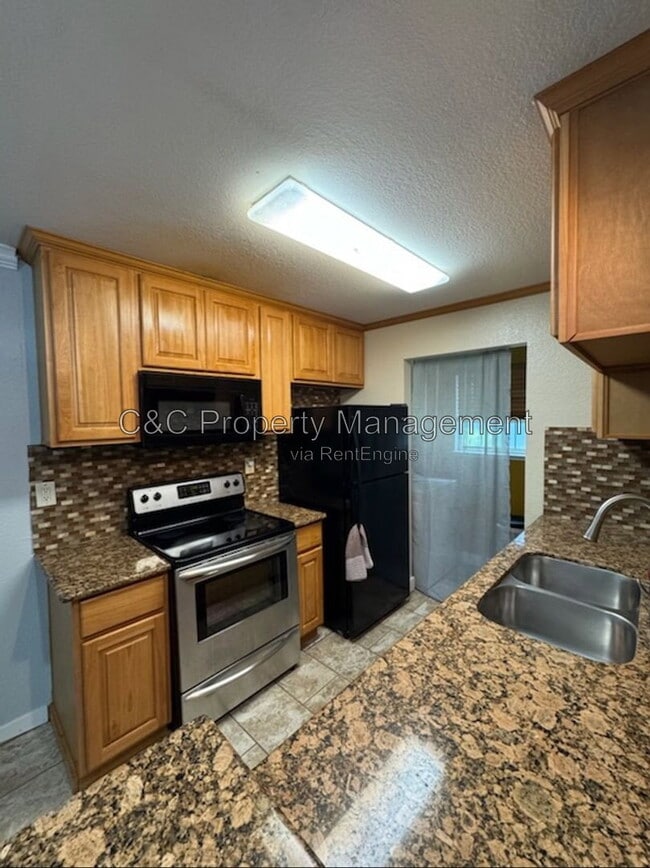 Building Photo - 485 Lighthouse Dr
