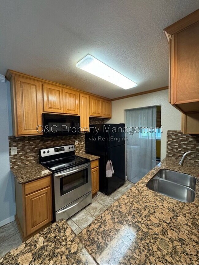 Foto del edificio - 485 Lighthouse Dr