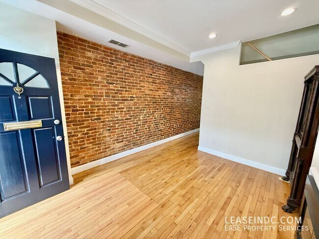 Foto del edificio - 2251 12th Pl NW