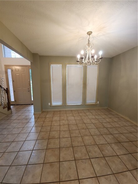 Building Photo - 3920 Park Hurst Dr