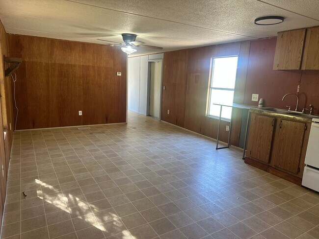 Foto del edificio - Charming 3 Bedroom 1 bathroom Mobile Home for Rent