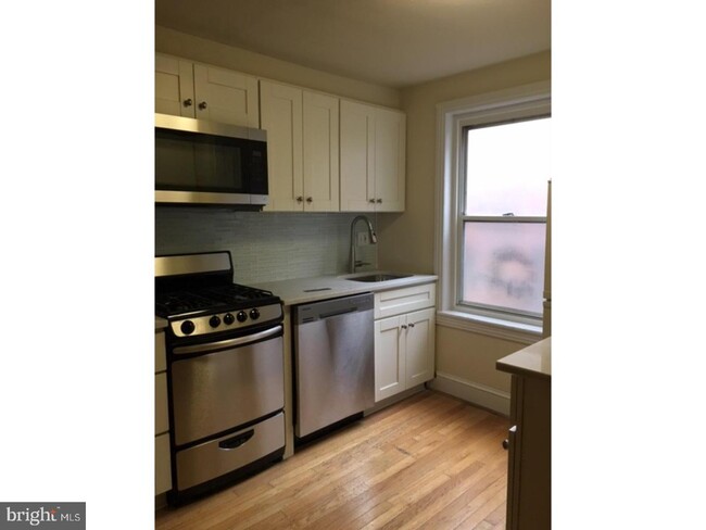 Foto del edificio - 2441 Fairmount Ave