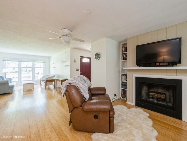 Building Photo - 8715 Oakwood Dr