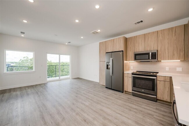 Building Photo - 4802 S Congress Ave