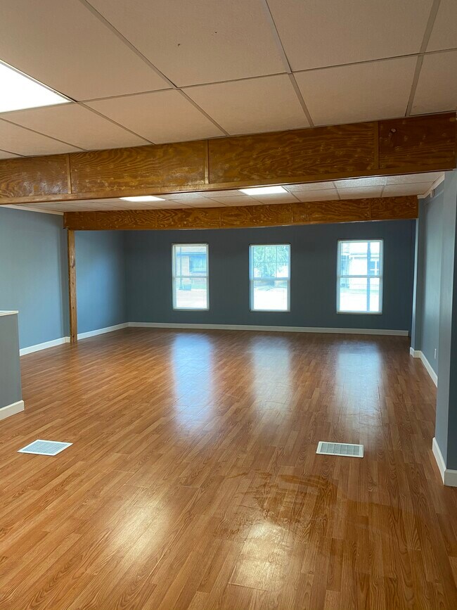 Living room facing Main st - 815 N Main St