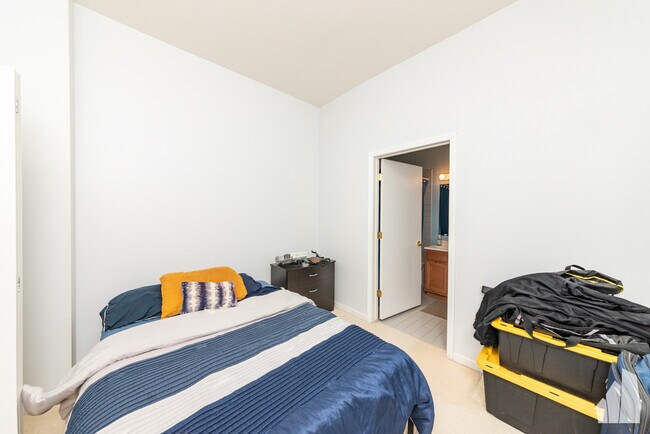 Foto del edificio - 950 W Leland Ave