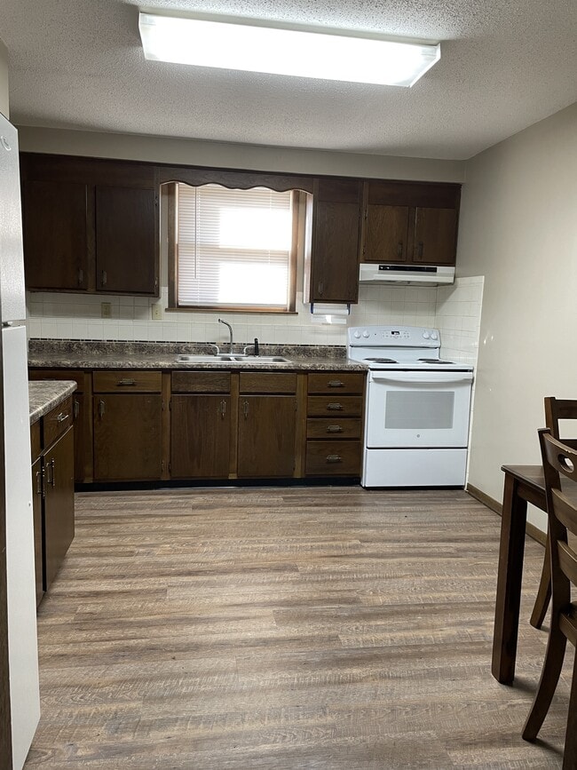 Building Photo - 5903 Paradise Ln