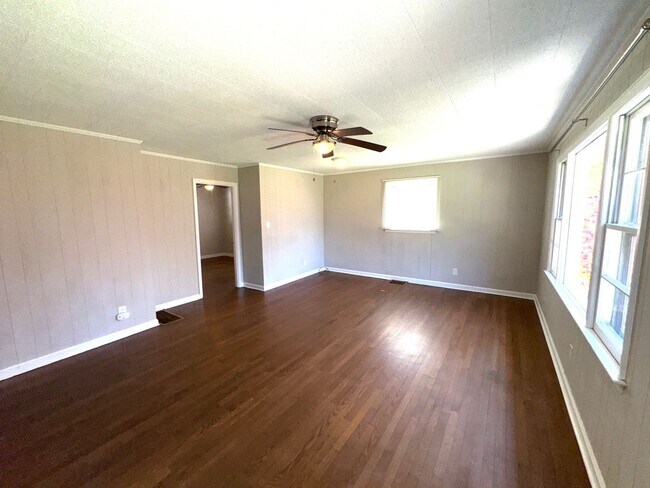 Building Photo - East AVL Spacious Apartment Ready for Occupancy!