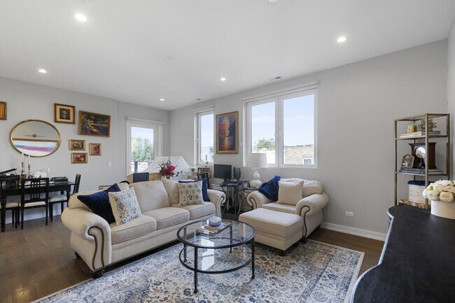 Building Photo - 3 bedroom in Chicago IL 60647
