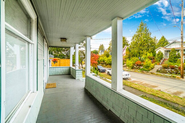 Building Photo - 549 NE 80th St