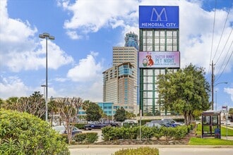Building Photo - 8211 Katy Fwy