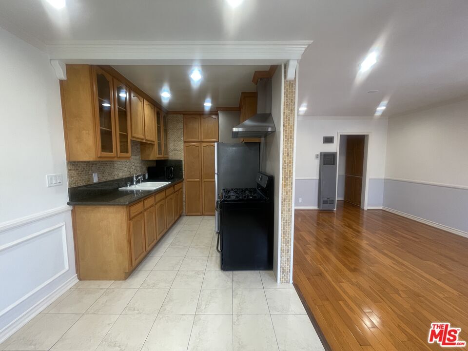 Foto principal - 1126 N Formosa Ave