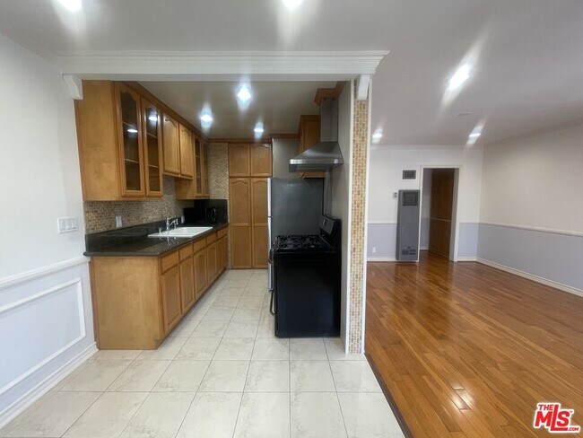 Foto del edificio - 1126 N Formosa Ave