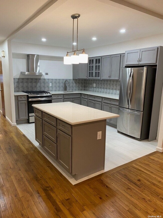 Building Photo - 103-54 51st Ave