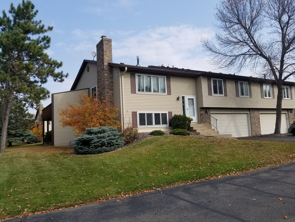 Primary Photo - 10326 Balsam Ln
