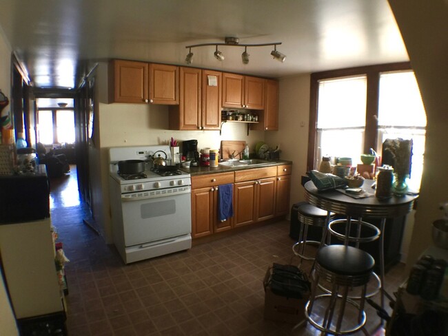 Building Photo - 837 W 33rd Pl