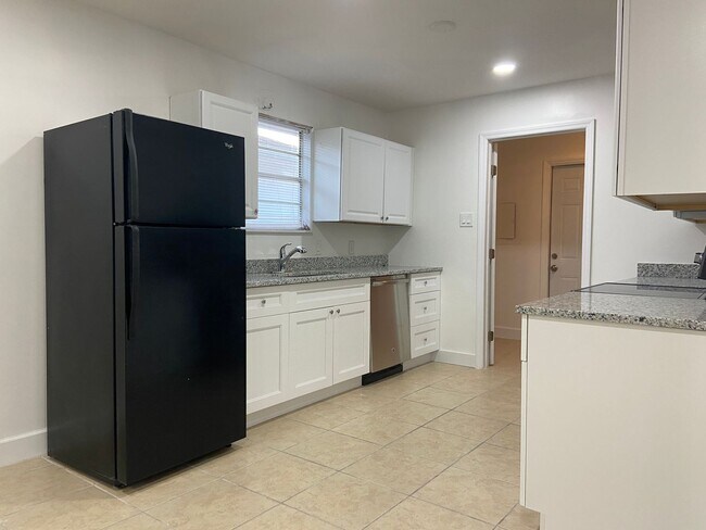 Building Photo - 9765/9767 Montana Ct