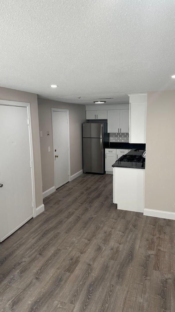 Building Photo - Newly Renovated 2 BR unit in Billerica