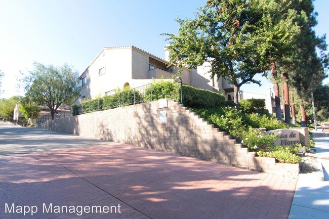 Building Photo - 102 Jeranios Ct