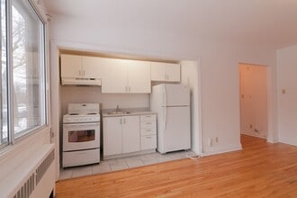 Building Photo - 3010 Av. Van Horne