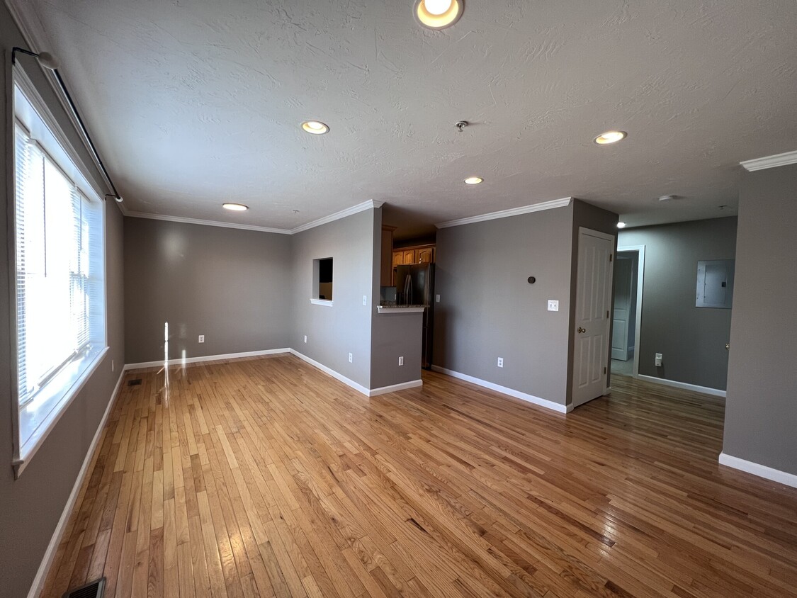 39 Shelby St Unit 4, Worcester, MA 01605 Condo for Rent in Worcester