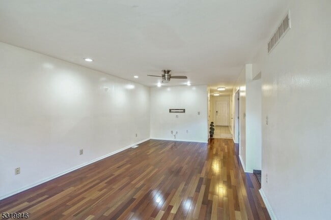 Building Photo - 132 Castleton Rd