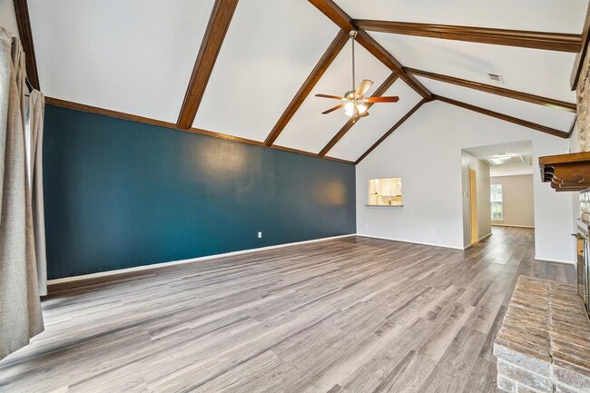 Foto del edificio - 2825 Camelot Ln