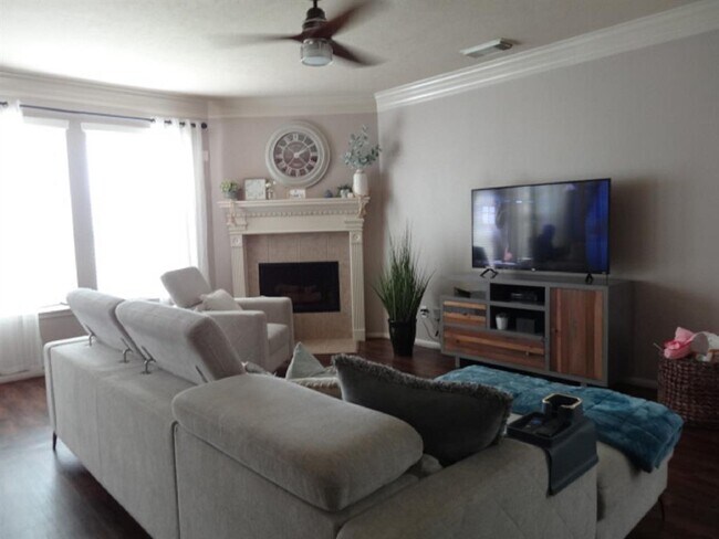 Building Photo - 14546 Bergenia Dr
