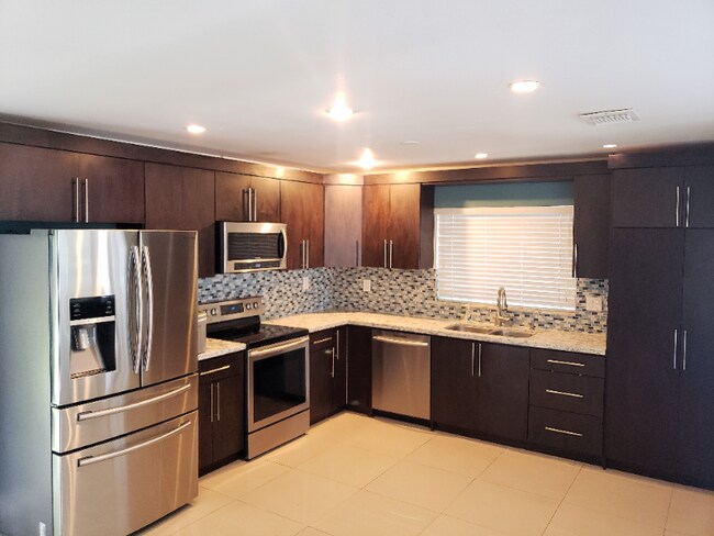 Building Photo - 20130 NW 59th Ct