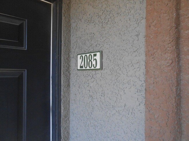 Building Photo - 2nd Floor 2 Bedroom Condo in Gated Community