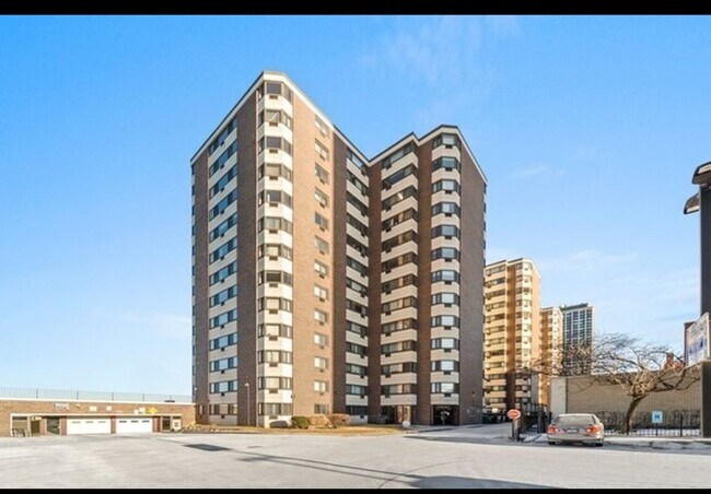 Building Photo - 7337 S South Shore Dr