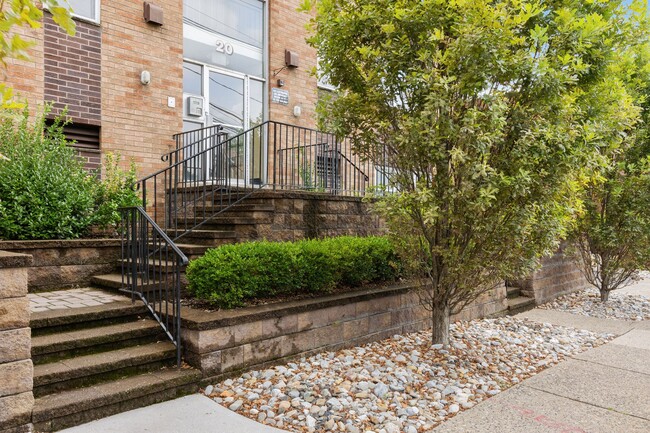 Building Photo - 20 W Church St