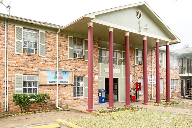 Building Photo - Coventry North Apartments