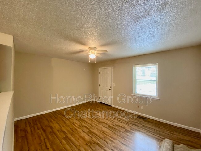 Building Photo - 139 Hollyberry Ln