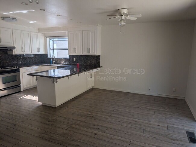 Foto del edificio - 82 Elysian Fields Dr